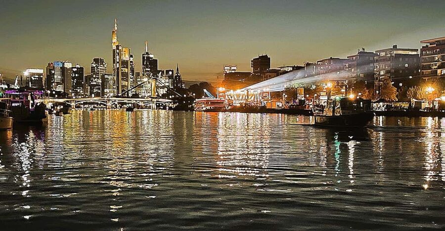 Frankfurt: Private Romantic Skyline Boat Tour - Key highlights you will care about