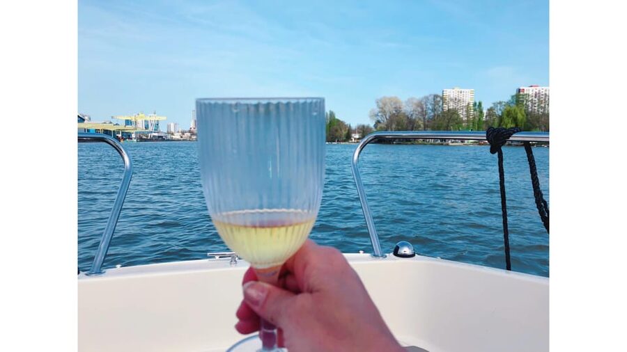 Frankfurt: Private Sport Boat Tour - Speed, Fun & Skyline - A 75-Minute Skyline Ride That Feels Like Your Own