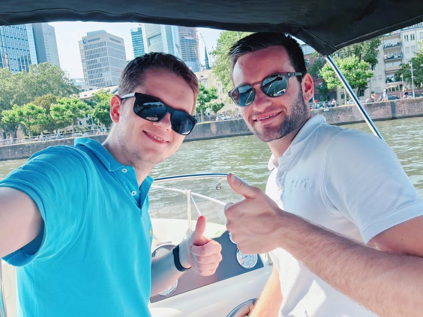 Frankfurt: Private Sport Boat Tour - Speed, Fun & Skyline - Welcome Drink, Small Details, Big Comfort