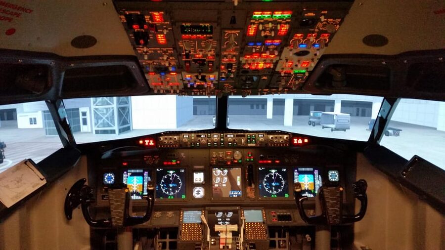 Frankfurt: "Ready for take off" - Flight Simulator B737 - Key things to know before you book