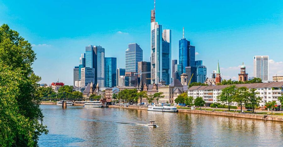 Frankfurt: River Main Sightseeing Cruise with Commentary - Where You Catch the Boat: Eiserner Steg, Deck Choice, and Getting a Good Seat