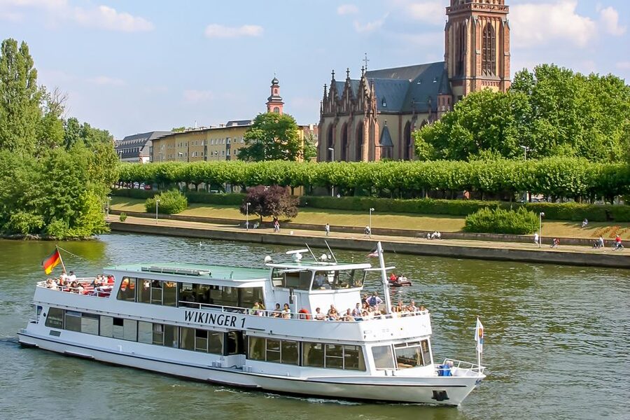 Frankfurt: River Main Sightseeing Cruise with Commentary - Downstream to Griesheim: Harbor Views, Museums Along the Embankment, and the Lock Turnaround
