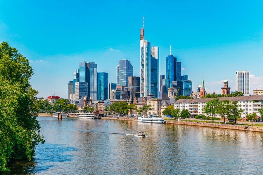 Frankfurt: River Main Sightseeing Cruise with Commentary - The 100-Minute Loop: How to See Both Directions Without Feeling Chased