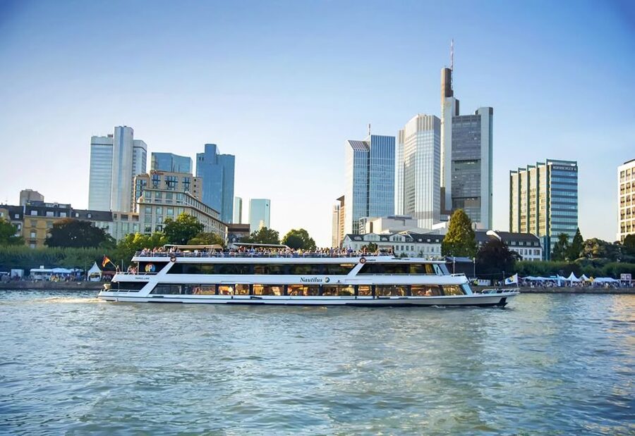 Frankfurt: River Main Sightseeing Cruise with Commentary - Best Time to Go: Avoiding Crowds and Getting the Views You Want