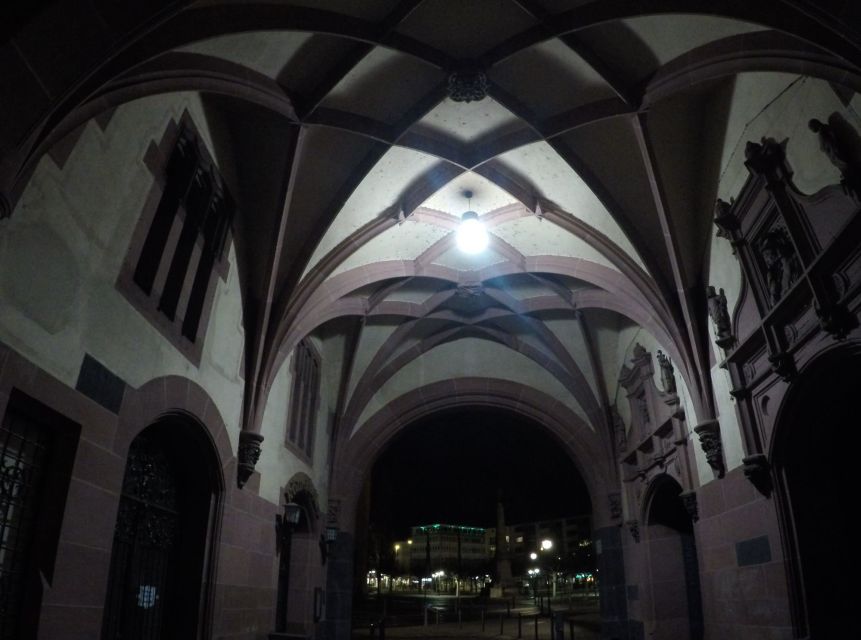 Frankfurt: Scary Sightseeing Tour with The Hangman - Domplatz and the cathedral front: where the story opens