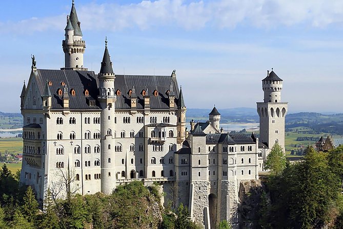 Frankfurt Super Saver: Neuschwanstein Castle and Rothenburg Day Trip - Getting up the hill: walking, carriage options, and camera rules