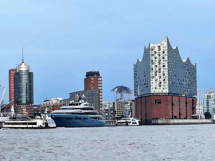 Free Tour: Port, Red Light District and Beatles. You decide how much to pay at the end - St. Pauli and the Red Light District, Walking With Discretion