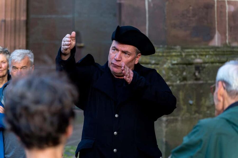 Freiburg: Acting tour "Witches, Torture, Stake" with Historix-Tours - Münsterplatz Freiburg: public space, public meaning