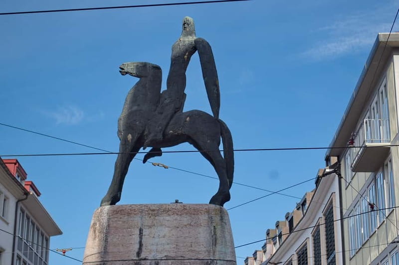 Freiburg City Tour: with visit of the Freiburg Minster - Haus zum Walfisch and Kaiser-Joseph-Straße, history in everyday buildings
