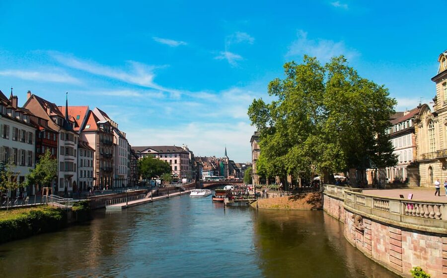 Freiburg: Express Walk with a Local in 60 minutes - Kanonenplatz: where the tour leaves you oriented for nightlife and breaks