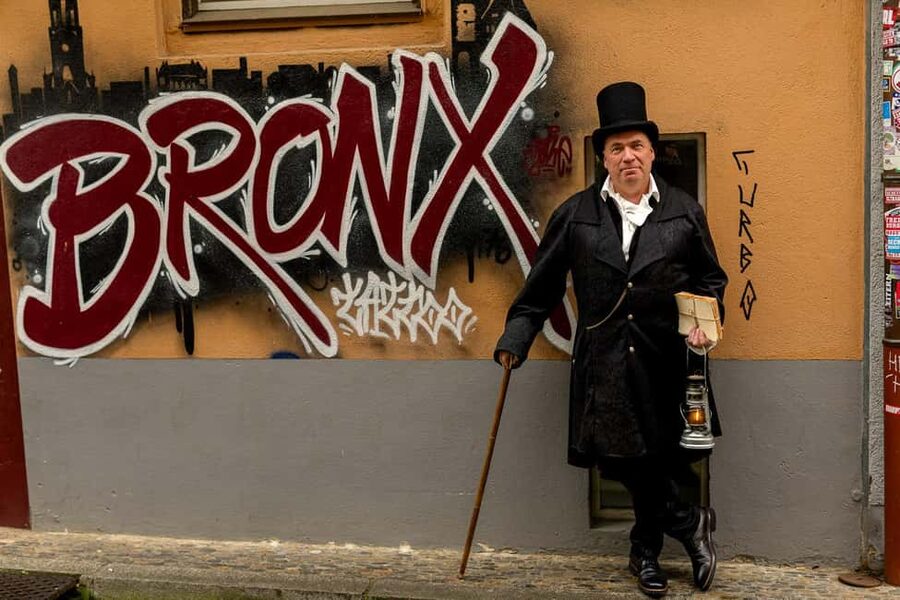 Freiburg: Ghost walk with Historix-Tours "Murderers, graves, and ghosts" - Past forgotten cemeteries, enchanted houses, and legendary parks