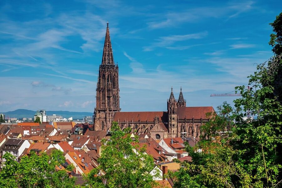 Freiburg im Breisgau: old town privat walking tour Italian - Historical Merchants’ Hall: where commerce and culture meet