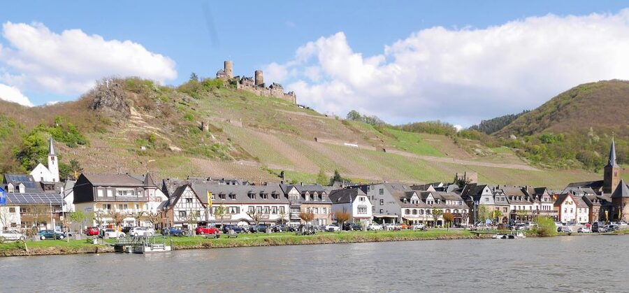 From Alken: Moselle Valley Sightseeing Cruise - Burg Bischofstein: the second castle and the bishop connection