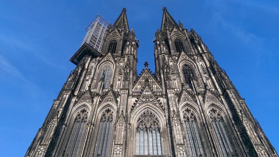 From Amsterdam: Cologne Private Sightseeing Tour - Alter Markt and Gaffel Haus: where Cologne feels like Cologne