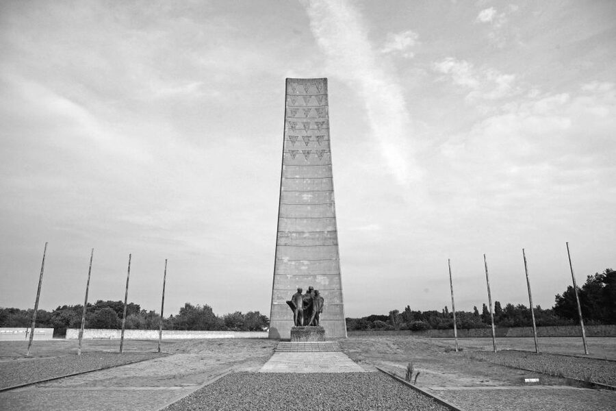 From Berlin: Licensed Sachsenhausen Tour with max. 15 people - Why this Sachsenhausen tour feels different from a bus day