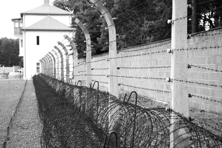 From Berlin: Licensed Sachsenhausen Tour with max. 15 people - The day’s route: meeting point, trains, and the full 5.5 to 6 hours