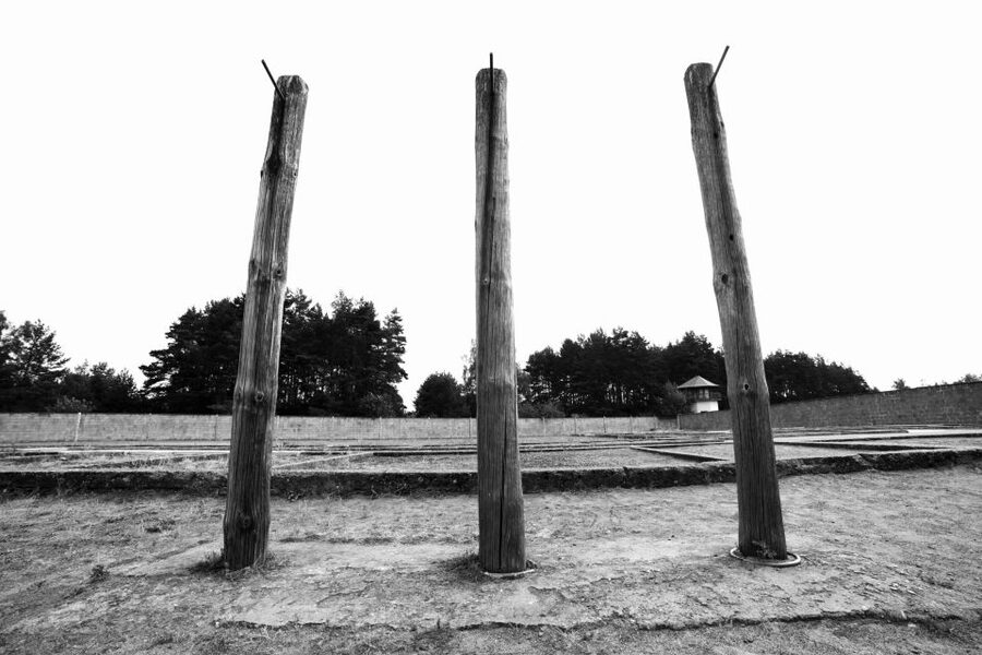 From Berlin: Licensed Sachsenhausen Tour with max. 15 people - Resistance, escapes, and the story beyond survival