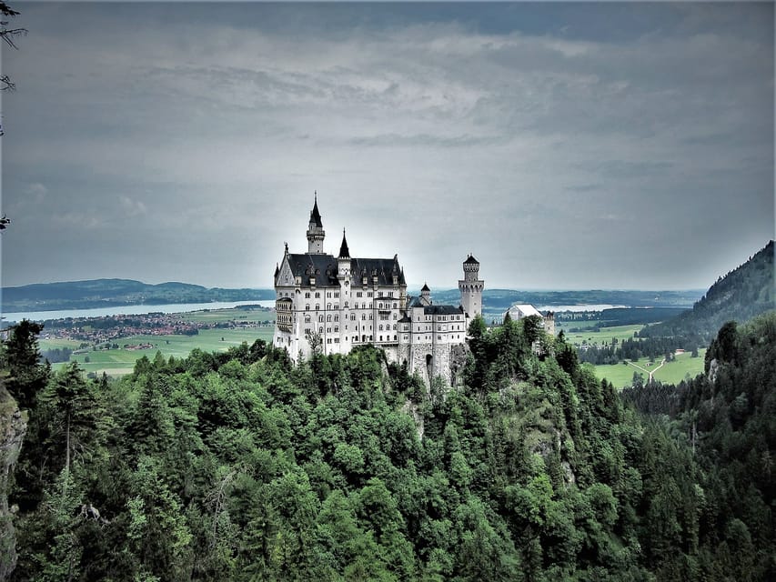 From Füssen: Neuschwanstein & Linderhof Castles Private Tour - Mary’s Bridge and the downhill horse carriage: where the magic depends on operations