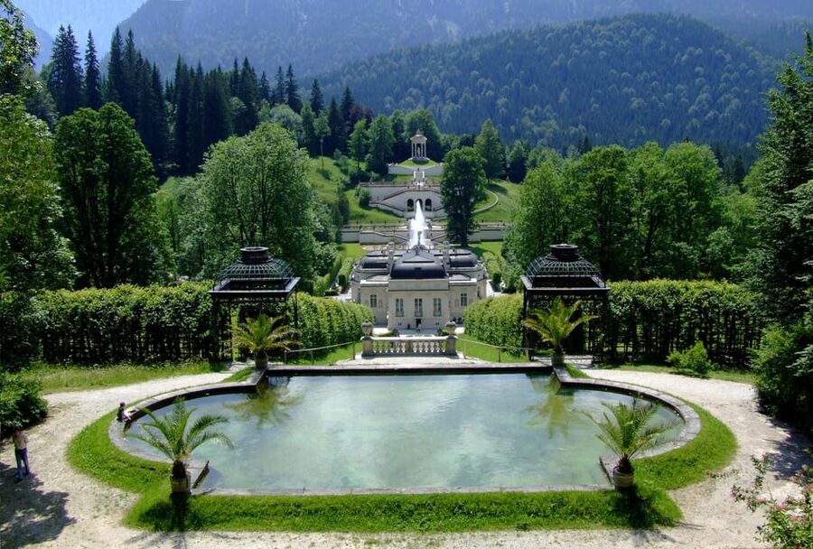From Füssen: Neuschwanstein & Linderhof Castles Private Tour - Oberammergau: the lunch and carving break that keeps the day human