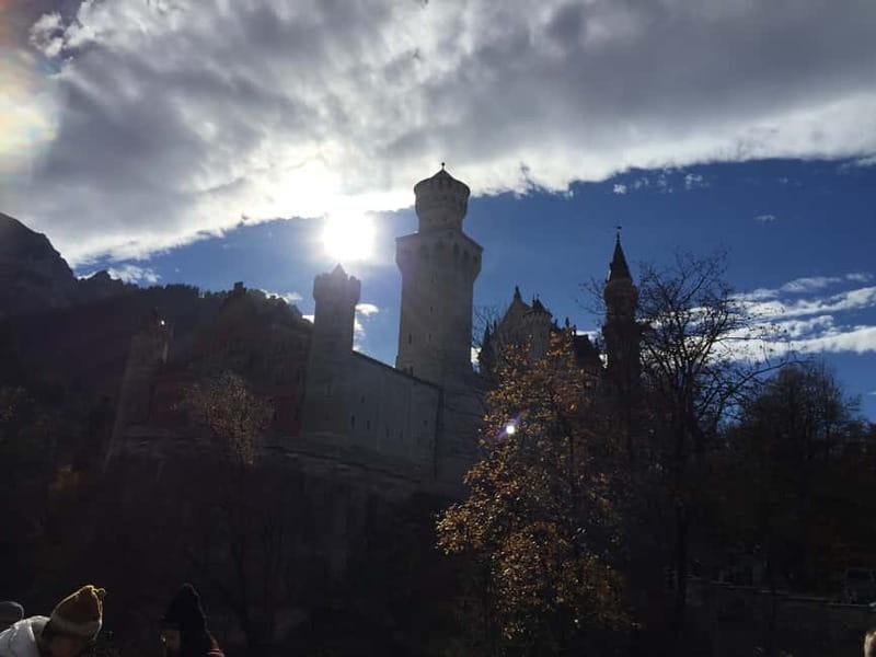 From Garmisch-Partenkirchen: Neuschwanstein Castle Tour - Skip-the-line at Neuschwanstein, and how the guide changes the experience