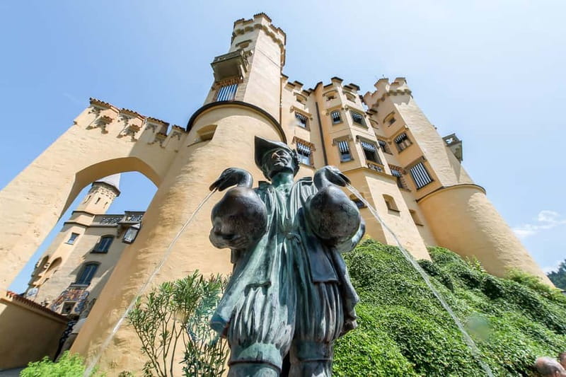 From Munich: Neuschwanstein & Linderhof Castle Full-Day Trip - Marienbrücke views: your best photo payoff, with weather rules in winter