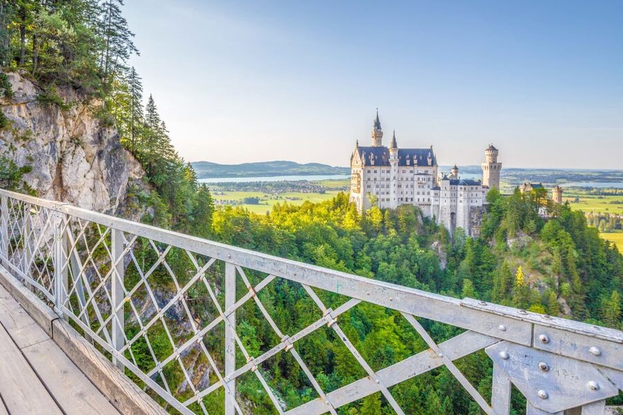 From Munich: Trip to Neuschwanstein & Linderhof in Spanish - Meeting point, timing, and the pace of an 11-hour day
