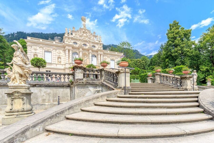 From Munich: Trip to Neuschwanstein & Linderhof in Spanish - Who should book this Munich to castles day trip