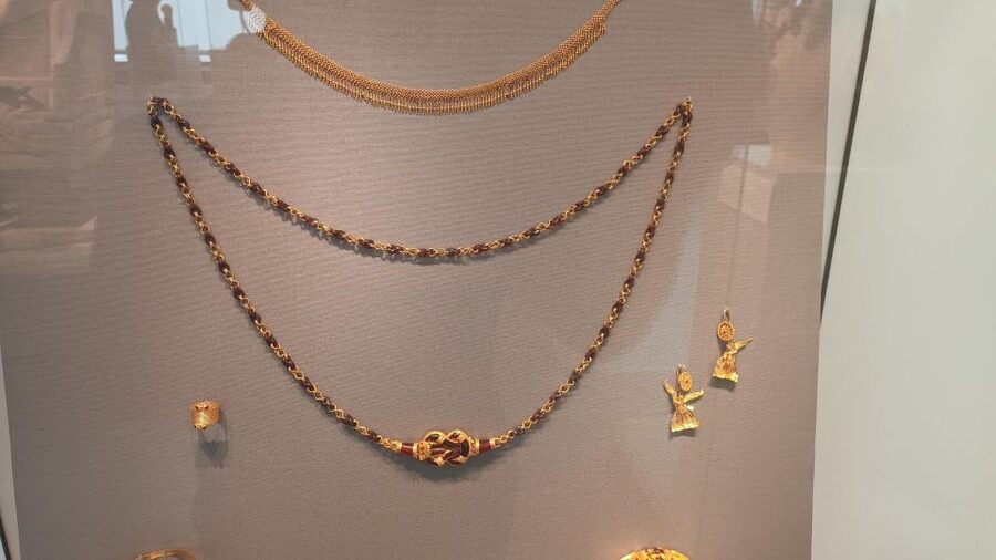 Full Classical Experience - Altes Museum & Pergamon Panorama - Pottery that feels human, not decorative