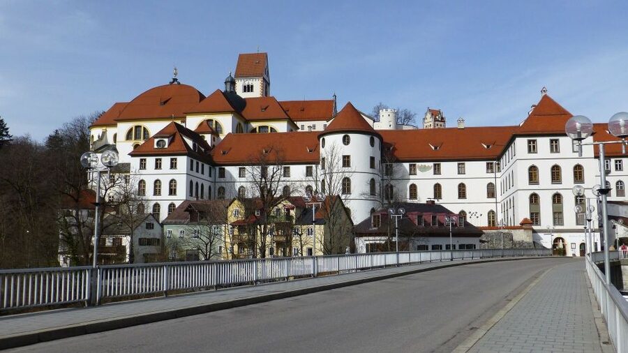 Füssen: Private Guided Walking Tour - Where the Tour Starts: Schrannenplatz and Getting Oriented Fast
