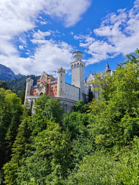 Füssen to Neuschwanstein Castle - Guided Scenic Tour - The easy 8 km walk: rivers, lakes, meadows, and views in layers