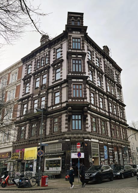 German guided insider tour of Hamburg's Schanzenviertel - Schanzenviertel at walking speed, not postcard speed