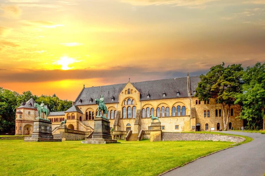 Goslar: Führung durch die Kaiserpfalz - The large hall murals: Hermann Wislicenus and why the walls feel total