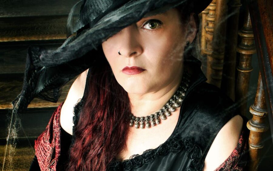 Gruseltour Leipzig: A Haunted Guided Tour - The costumed guide experience, including Die Schwarze Witwe
