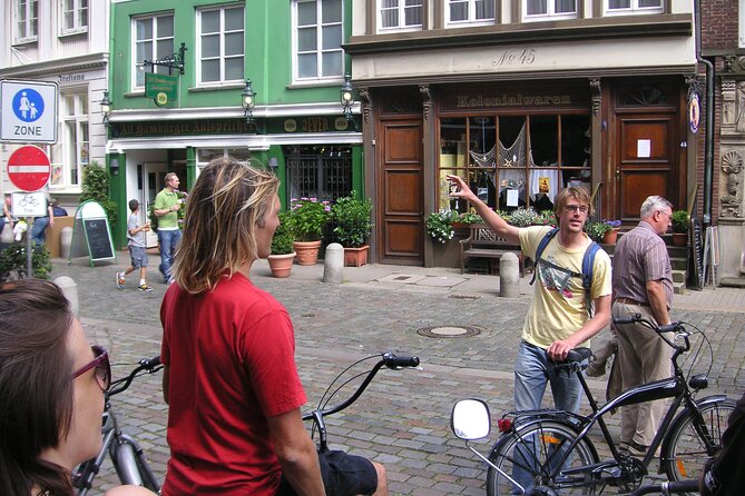 Guided Hamburg City Bike Tour - Riding comfort: helmets, group size, and the photo reality