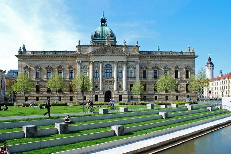 Guided tour of the Federal Administrative Court in Leipzig - The Imperial Court of Justice to the BVerwG: What Changed, What Stayed
