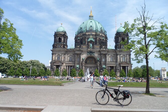 Half-Day Guided Bike Tour of Central Berlin's Highlights - Reichstag Building: a quick look at Germany’s political heart