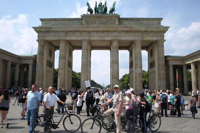 Half-Day Guided Bike Tour of Central Berlin's Highlights - Brandenburg Gate and the rhythm of photo stops