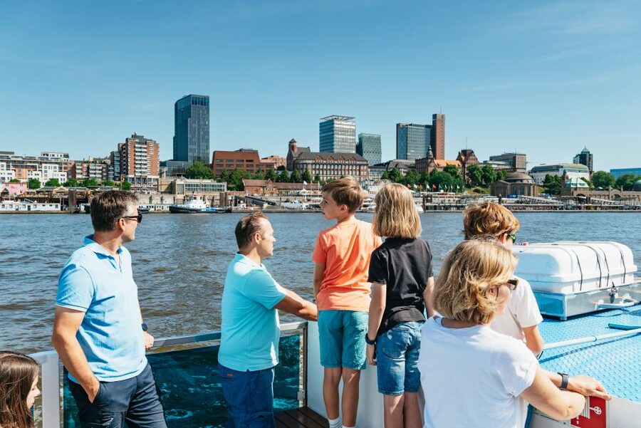 Hamburg: 1.5-Hour Harbor and Speicherstadt Day Cruise - Elbphilharmonie pier stop and how to use your end time well