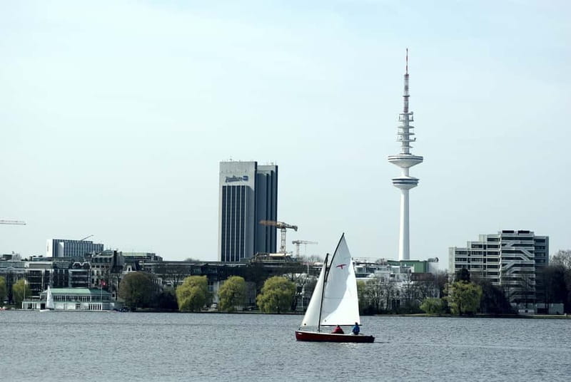 Hamburg: 1.5-Hour Sailing Sightseeing Tour on Aussenalster - Why the Außenalster Sail Works So Well in Hamburg