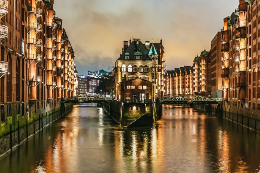 Hamburg: 1.5h Grand Harbor Evening Lights Cruise - Key highlights at a glance