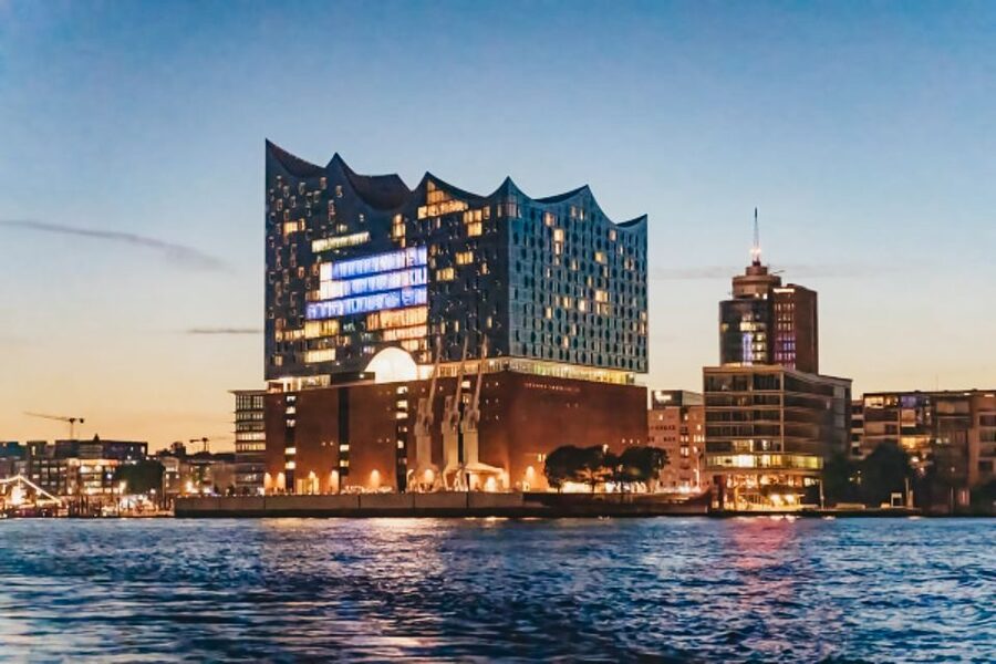 Hamburg: 1.5h Grand Harbor Evening Lights Cruise - Elbphilharmonie and Harbor Icons in Evening Light
