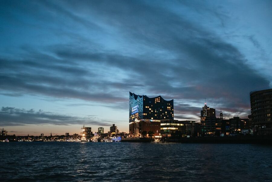 Hamburg: 1-Hour Evening Harbor Lights Cruise - Elbphilharmonie to HafenCity: Architecture You Can Read from the Water