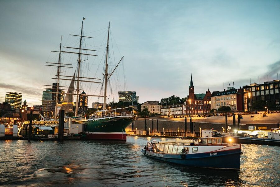 Hamburg: 1-Hour Evening Harbor Lights Cruise - Price and Value: What $30 Buys in One Hour
