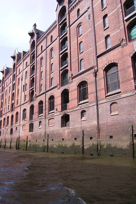 Hamburg: 1-Hour Harbor Cruise - Getting to St. Pauli Landungsbrücken and finding bridge 2
