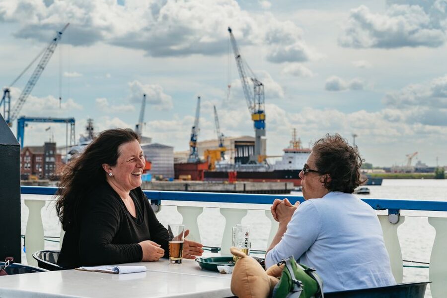 Hamburg: 1-Hour Harbor Sightseeing Cruise with HafenCity - Elbphilharmonie in full glory: the photo moment that also makes sense
