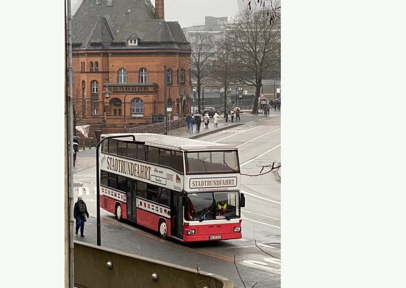 Hamburg: 1-Hour Sightseeing Bus Tour with Live Guide - Key highlights at a glance