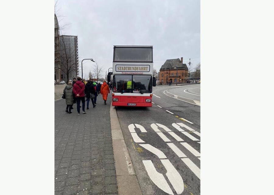 Hamburg: 1-Hour Sightseeing Bus Tour with Live Guide - Town Hall and St. Michael’s Church (Michel) from the Bus Windows