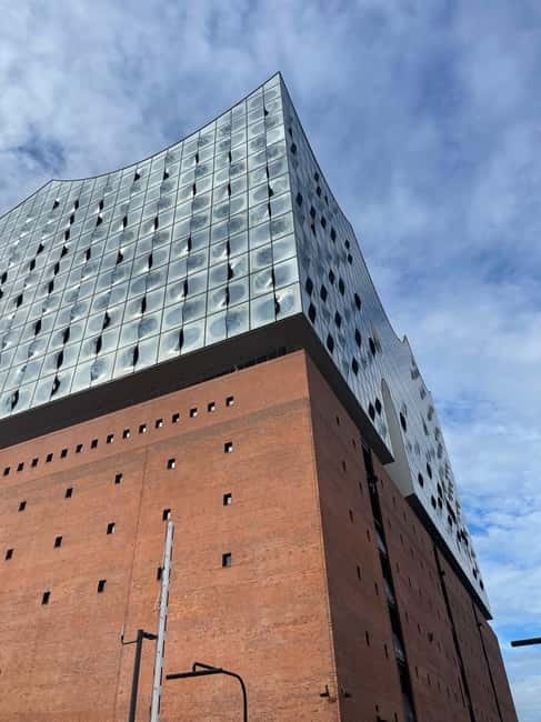 Hamburg: 1-Hour Sightseeing Bus Tour with Live Guide - Why the Live Guide Format Feels Better Than Headsets