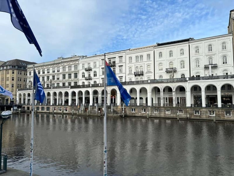 Hamburg: 1-Hour Sightseeing Bus Tour with Live Guide - Sustainability and Route Flexibility That Actually Affects Your Hour