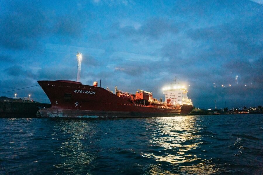 Hamburg: 90-Minute Evening Lights Harbor Cruise - Onboard Comfort: Rain Protection and a Compact Boat